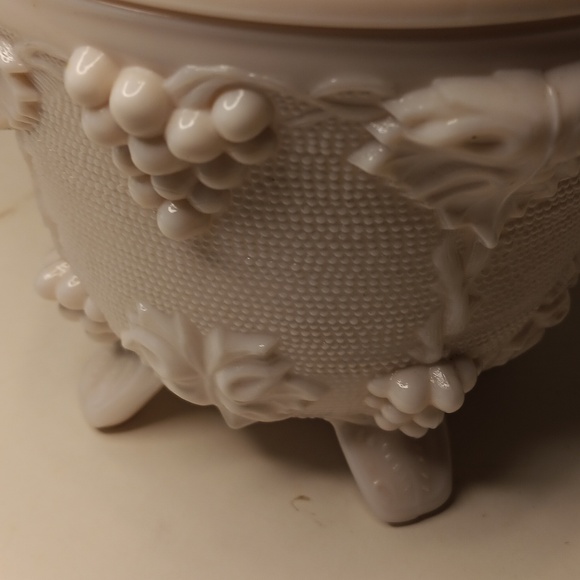 Vintage Shell Pink Jeannette Milk Glass Lidded Footed Candy Dish Grapes Pattern - Picture 3 of 8
